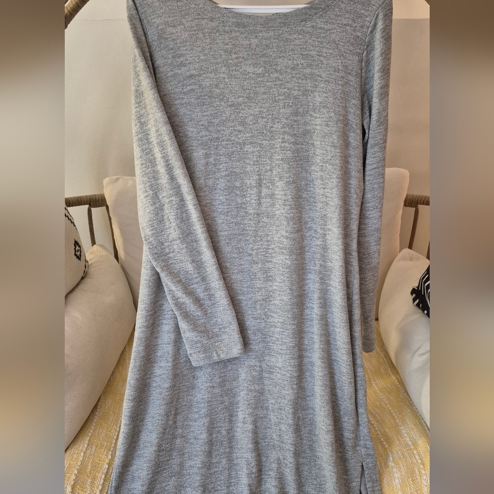 Lolë Gray Long Sleeve Dress.Very Soft and Confortable.
